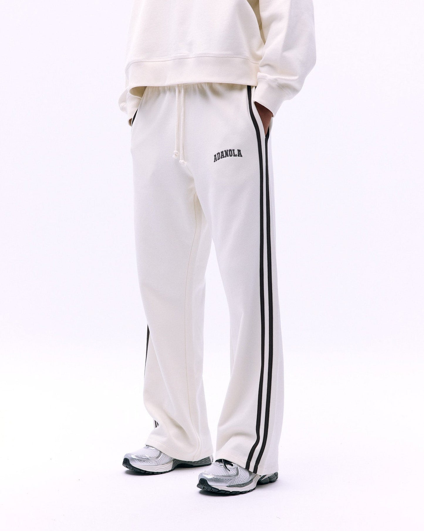 Varsity Loose Fit Sweatpants - Marshmallow White/Coffee Bean
