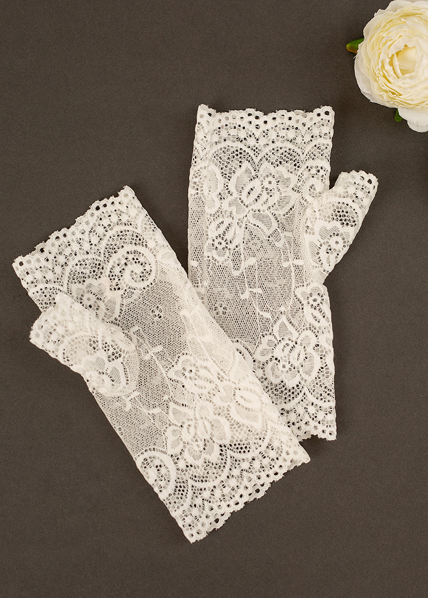 Lacy Gloves in Cream